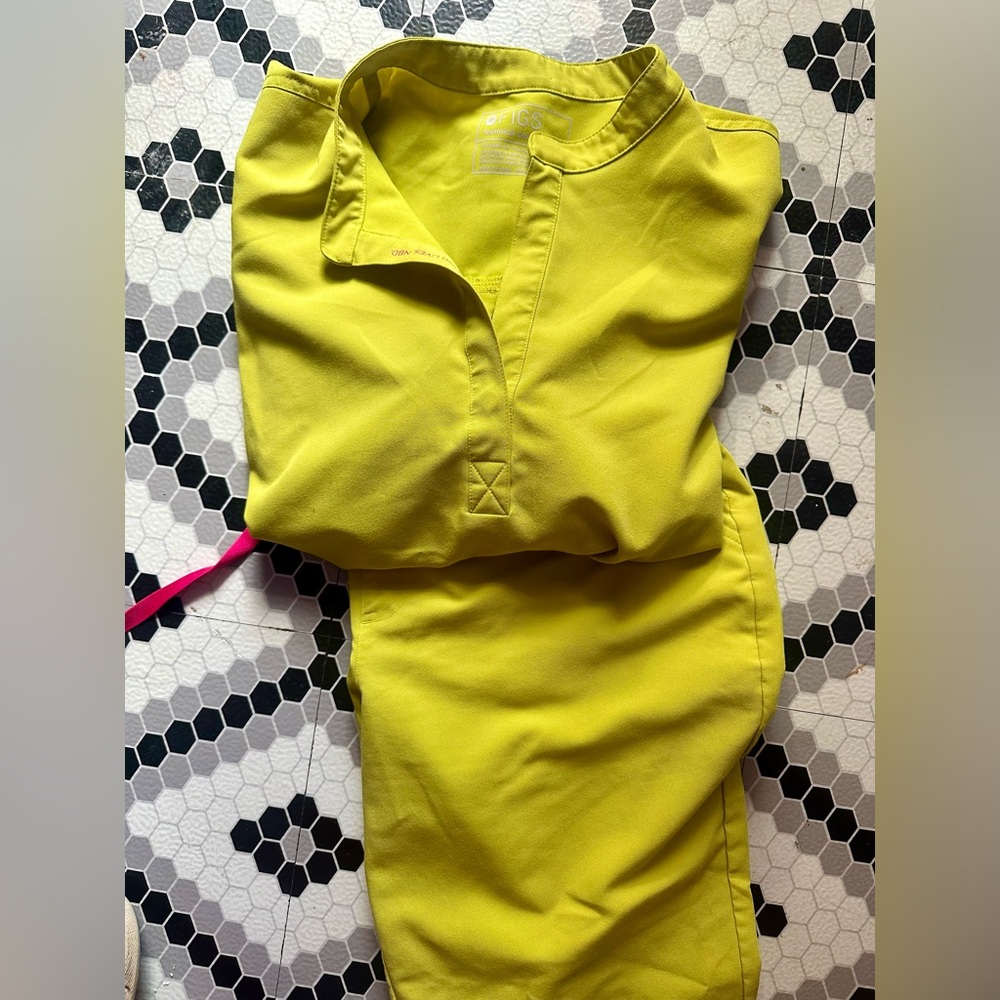 Figs Women's Scrub Top and Pants Set - Bright Yellow